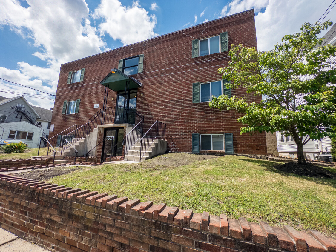 Primary Photo - Folcroft Gardens Apartments