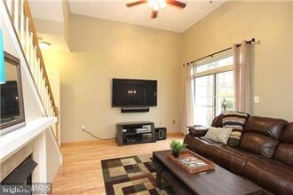 Building Photo - 11864 Breton Ct