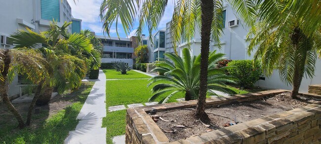 Building Photo - 10178 Collins Ave