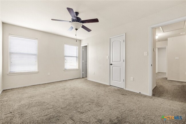Building Photo - 570 Creekside Cir