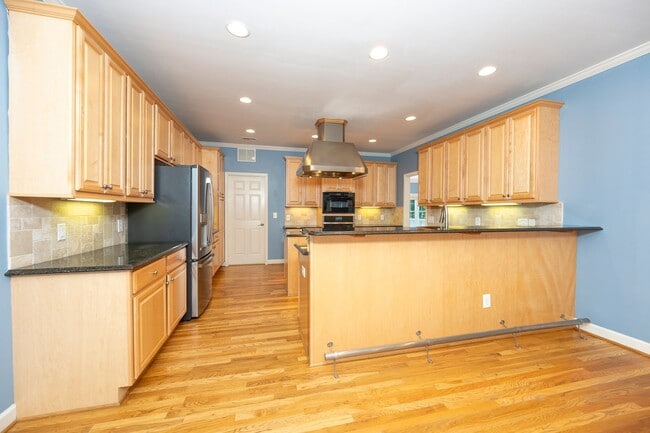 Building Photo - 130 Alpine Ct