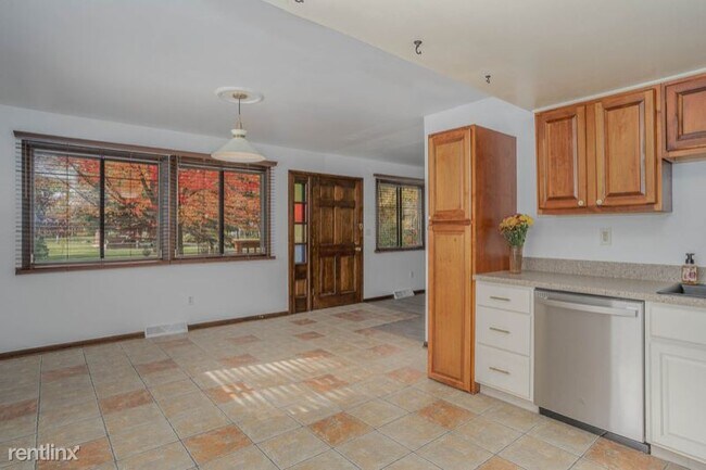 Foto del edificio - 3 br, 1 bath House - 9015 3rd Ave