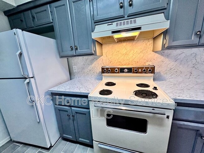 Foto del edificio - 8712 Rayburn Ave