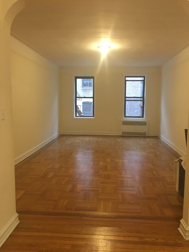 Foto principal - 47 E 52nd St