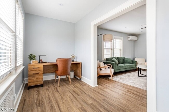 Building Photo - 11 Edison St