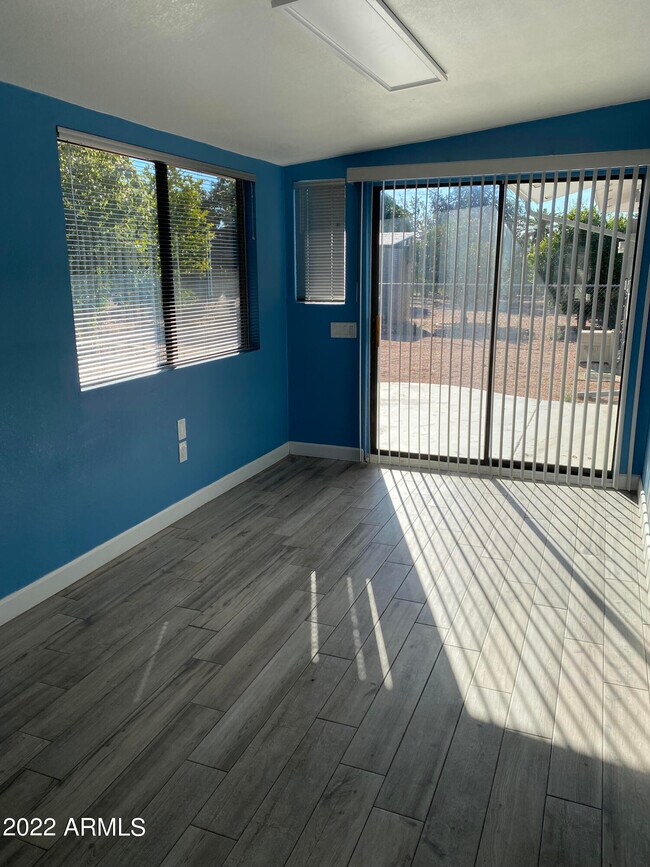 Building Photo - 633 N 61st Pl
