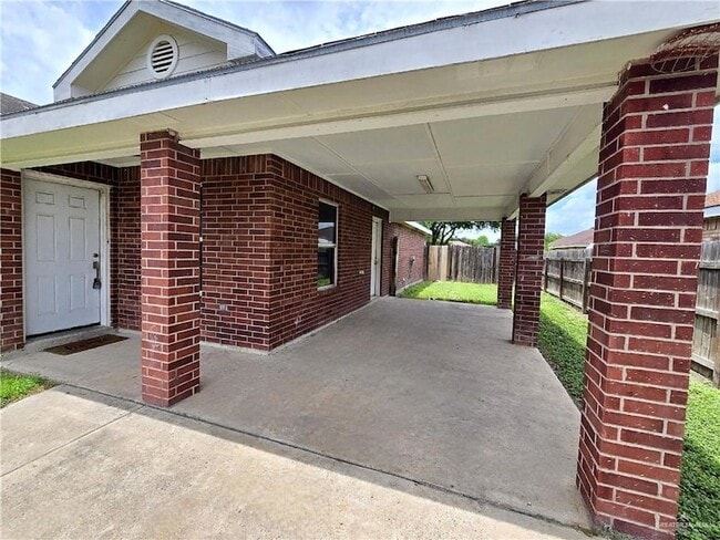 Building Photo - 3901 Mac Dr