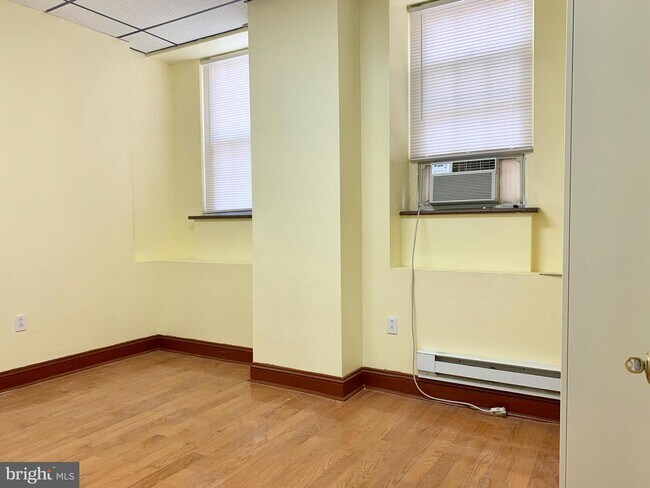 Building Photo - 224 N 13th St