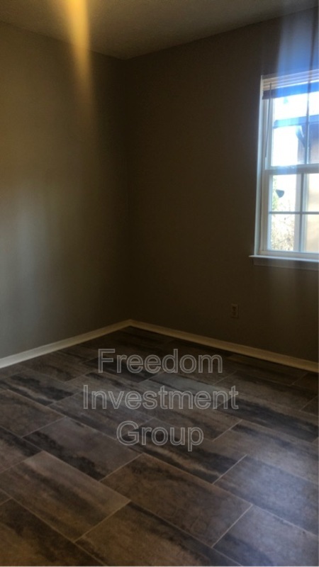 Building Photo - 5239 Pocahontas Dr
