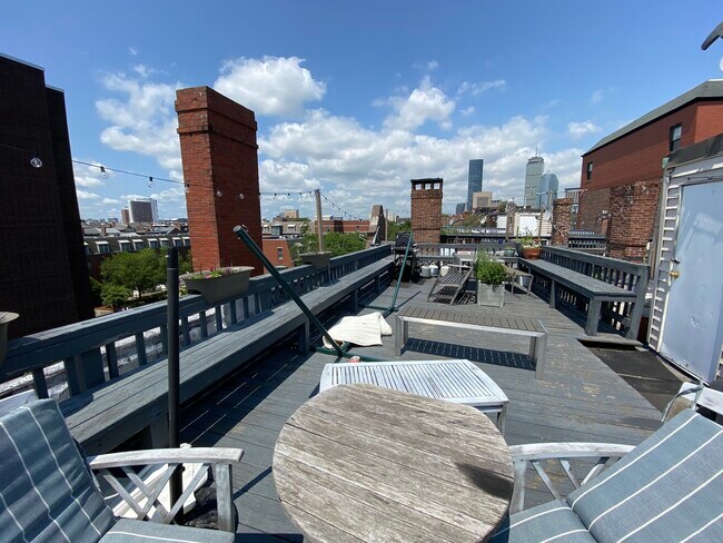 Foto del edificio - 1677 Washington St