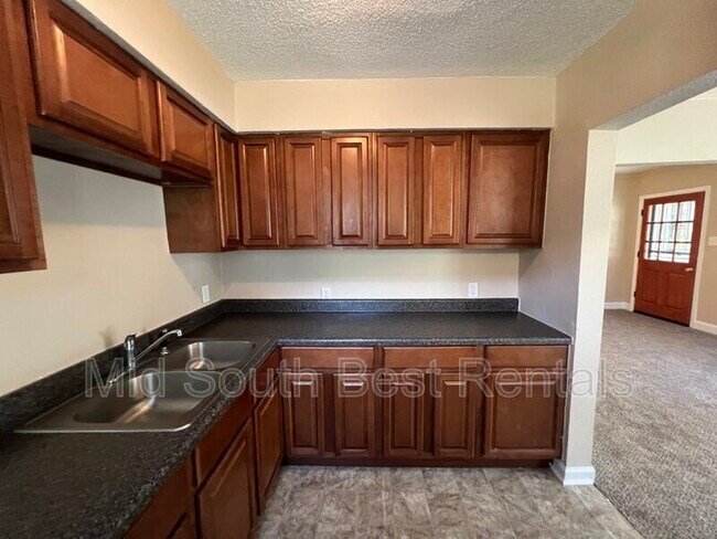 Foto del edificio - 3192 Hardin Ave