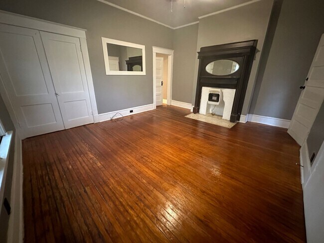 Building Photo - Remodeled Stoner Hill Gem