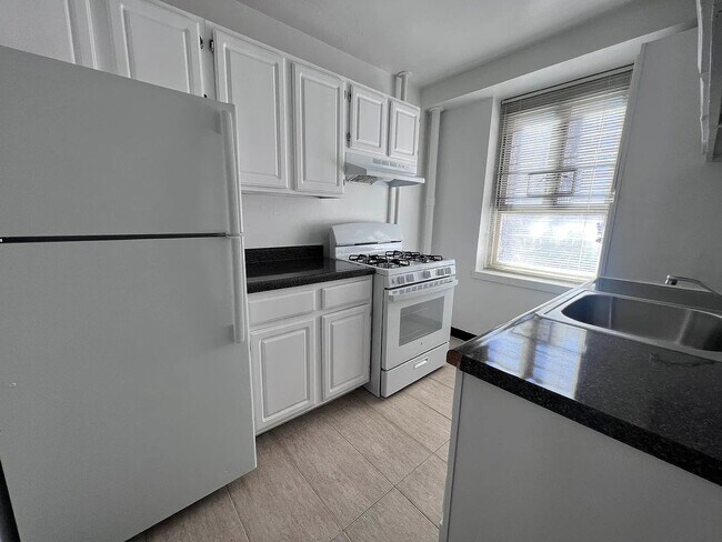 Foto del edificio - 184-14 64th Ave