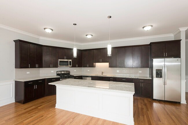 Foto del edificio - 520 N Western Ave