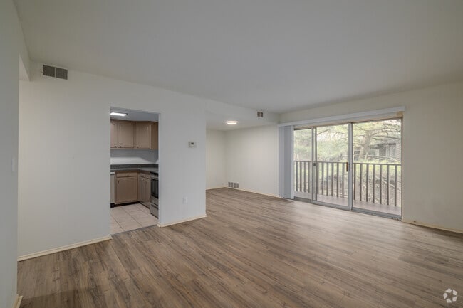 2BR , 1BA - 1.073SF - Sala de estar - Village Square