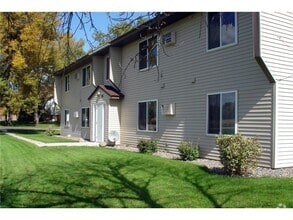 Building Photo - 911 Lakeview St