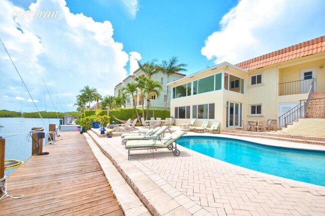 Building Photo - 1024 Bel Air Dr