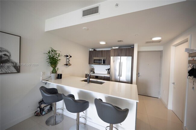 Foto del edificio - 488 NE 18th St