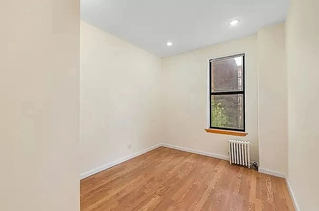 Foto del edificio - 619 E 5th St