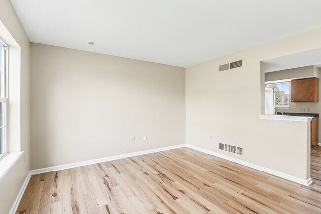 Foto del edificio - Three bedroom, one and a half bathroom end unit townhome in Dover