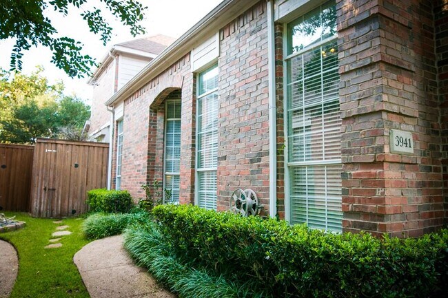 Building Photo - 3941 Cobblestone Ct