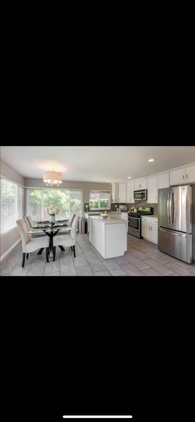 Building Photo - 68 Dearwell Way