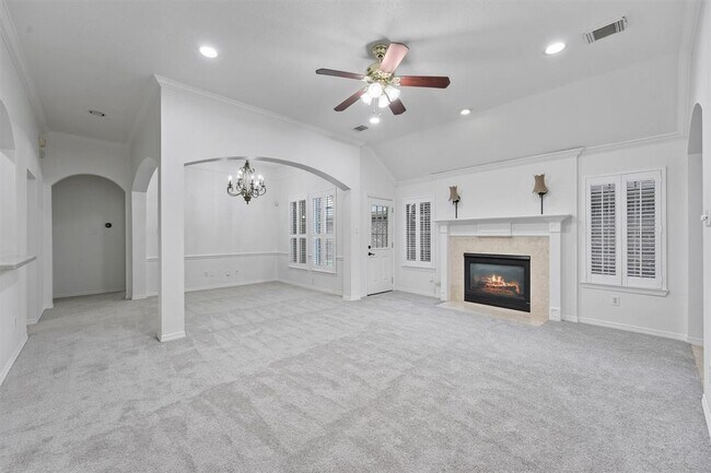 Building Photo - 403 Pine Creek Dr