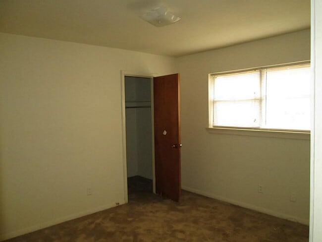 Building Photo - 5910 Ariel St