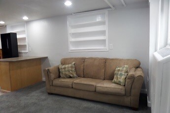 Building Photo - Darling Basement Apartment for Rent!