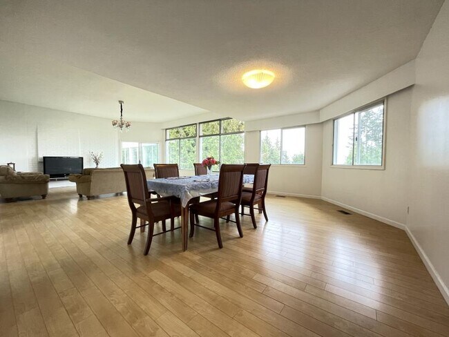 Photo du bâtiment - 5 bedroom in West Vancouver BC V7S 2E5
