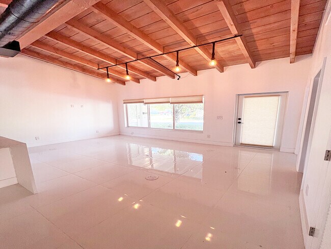 Foto del edificio - 1207 N 15th Ct