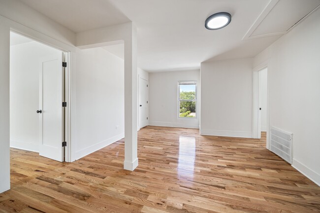 Building Photo - 1000 Foster St