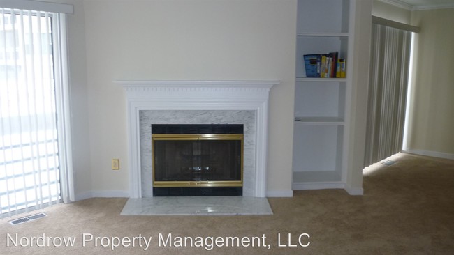 Building Photo - 102 Water Pointe Ct