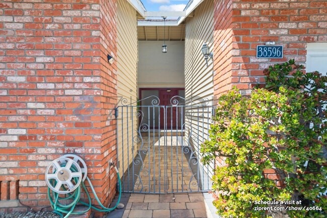 Building Photo - 38596 Athy St