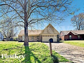 Building Photo - 5961 Wedgewood Cove