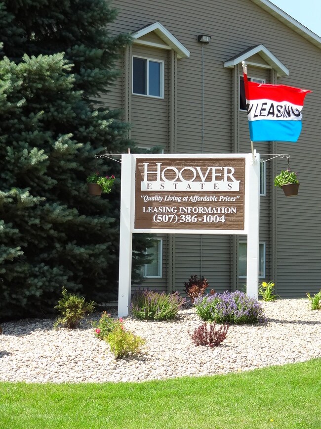 Hoover Estates Apartments in North Mankato, MN