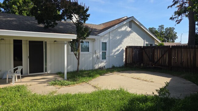 Building Photo - 7613 Luzern Way