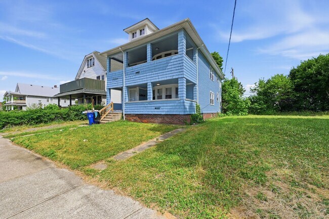 Building Photo - 11611 Fairport Ave