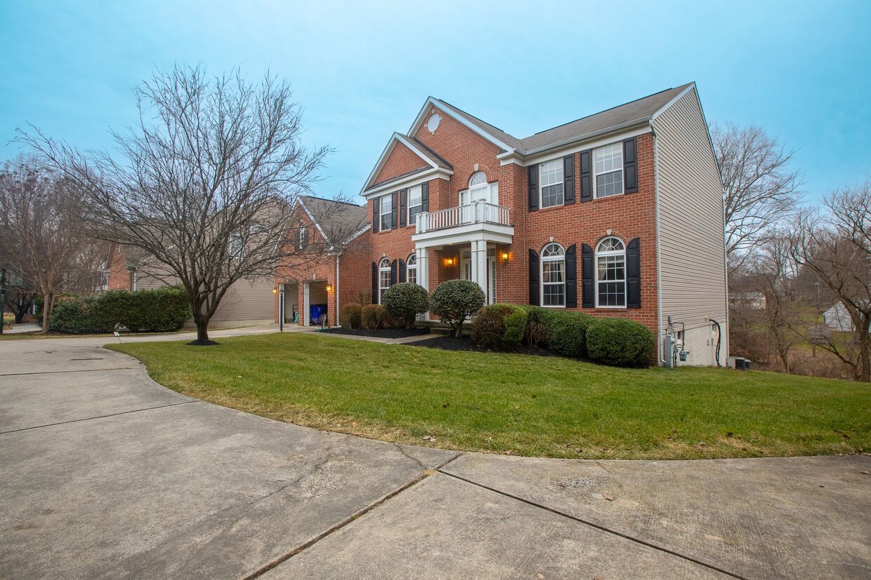 Primary Photo - Classy 4 BR/4.5 BA Single-Family Home in T...