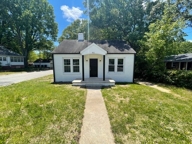 Building Photo - 811 Dana Pl