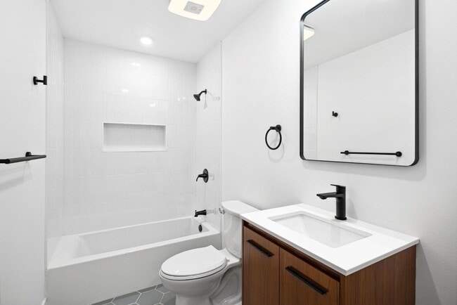 Photo - 962 E Locust Ave Apartment