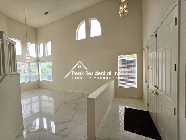 Foto del edificio - Spacious 4bd/3ba Elk Grove Home-Lake Front!