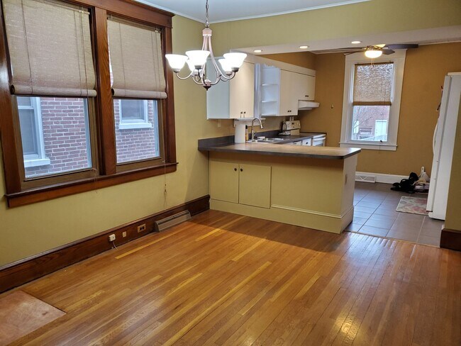 Building Photo - 3 Bedroom, 1 Bath Lancaster City Home