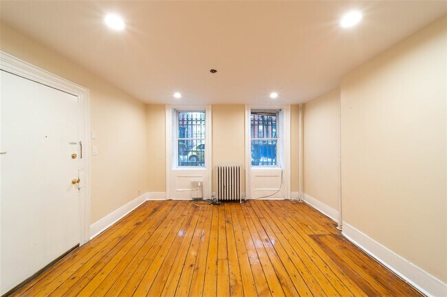Building Photo - 92 Mercer St