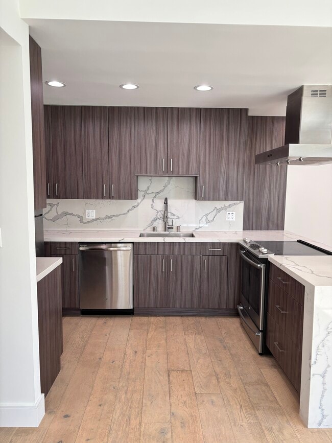 Building Photo - 1155 N La Cienega Blvd