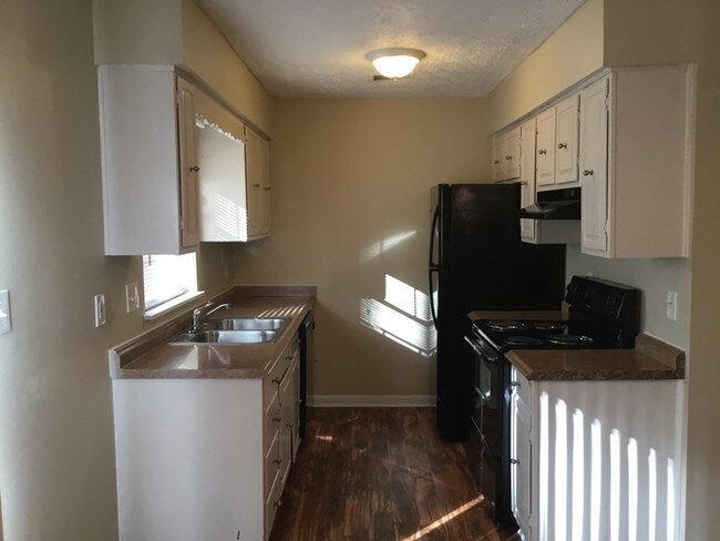 Building Photo - 3 Bedroom 2 Bath Home Move In Ready!!!