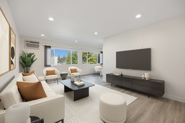 Building Photo - 5409 Radford Ave