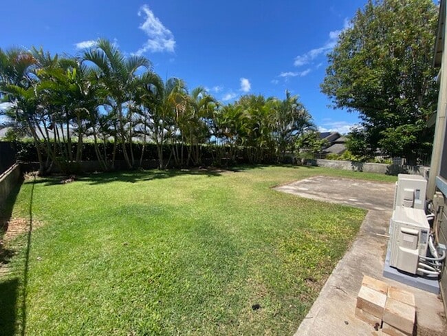Building Photo - 3 bed, 2.5 bath, 2 car garage-single famil...