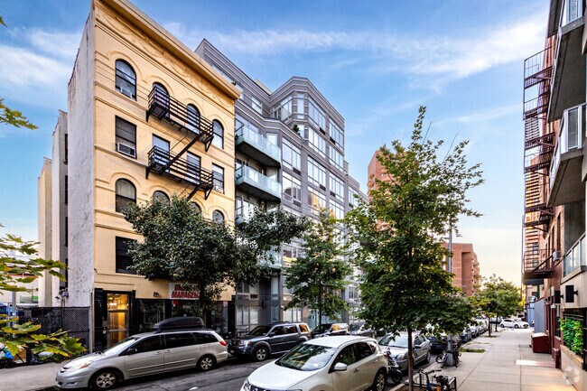 Building Photo - Pascal Condominium