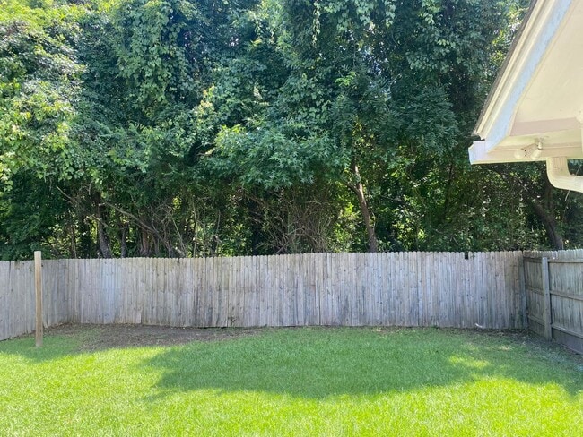 Building Photo - 3116 Plantation Dr